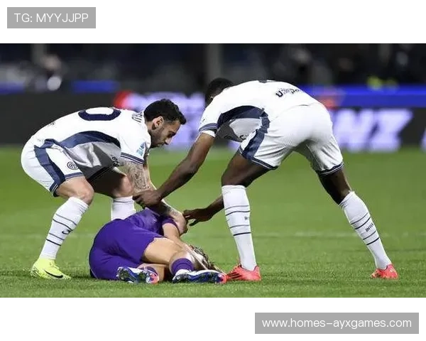 赛场突发事件:意外场面引发热议,比赛现场突发情况应对